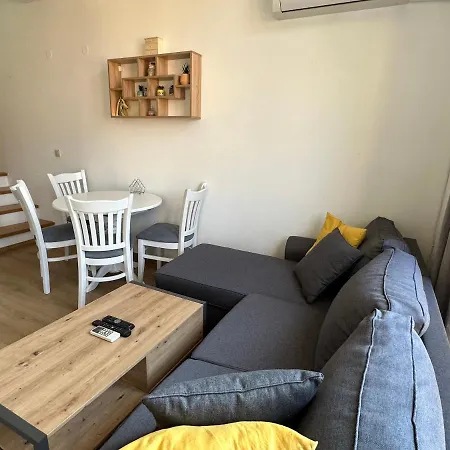 Апартамент Cozy Duplex In St. John Park *