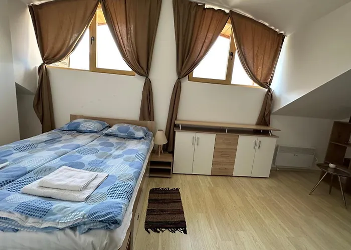 Cozy Duplex In St. John Park